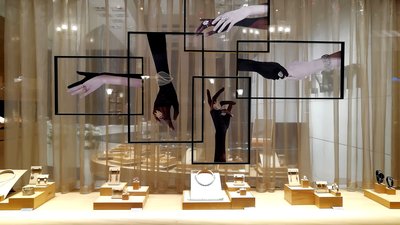 Закрытая витрина магазина — ловушка внимания