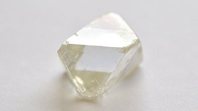 76-каратный алмаз назван в честь 300-летия СПбГУ