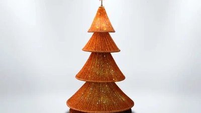 Янтарный комбинат изготовил новогоднюю елку - самый высокий сувенир в своей истории