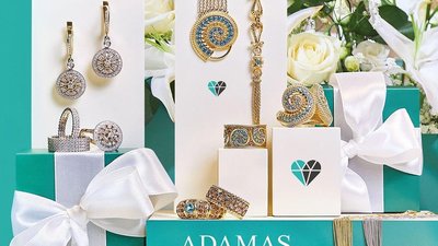 Многослойность, геометрия и цветные камни: главные ювелирные тренды лета 2022