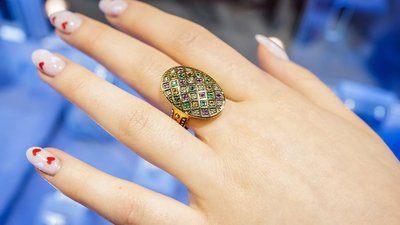 «Ювелирная Сибирь» приглашает частных посетителей и ювелирые салоны: 100 000 украшений, розыгрыш драгоценностей и деловая программа для экспертов