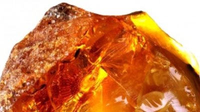 В Калининграде изобрели янтарную помаду!