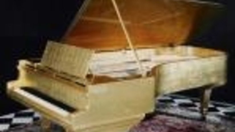 Золотой рояль Пресли будет выставлен на торги