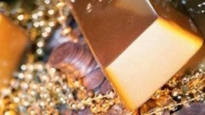 Золото снижается из-за ослабления конфликта в Украине