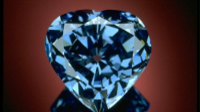 Уникальное кольцо с ярко-синим бриллиантом выставлено на аукционе в Нью-Йорке