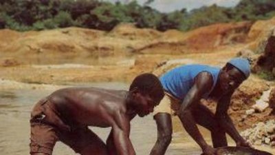 Объем алмазодобычи De Beers упал на 31% в 3-м квартале