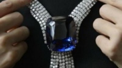 Сапфир "Голубая красавица" поставил мировой рекорд на аукционе Christie’s