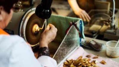 «Работаю на украинском сырье»: янтарщики обвинили комбинат в продаже некачественного камня