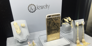 Ювелирный бренд KoJewelry выпустил металлическую накладку на IPHONE