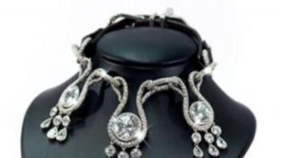 Бриллиантовый ошейник для собак от I Love Dogs Diamonds.