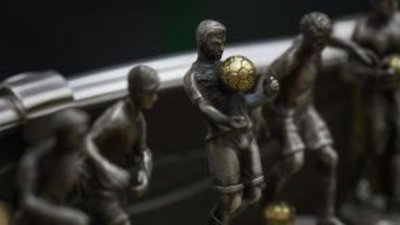 Стадион 13: В Самаре презентовали ювелирную композицию посвященную чемпионату мира по футболу в России