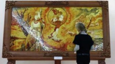 Янтарное панно «Русь» выставлено в калининградском музее