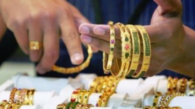 Украинцы ринулись скупать золото