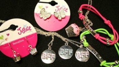 В США из продажи изъяты ядовитые украшения компании Tween Brands Inc.