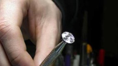Зимбабве возобновила выпуск лицензий на огранку алмазов