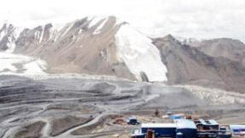 Работники рудника Кумтор выступают за соцвыплаты