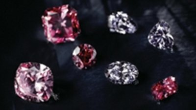 Rio Tinto выпустила серию золотых слитков с розовыми бриллиантами