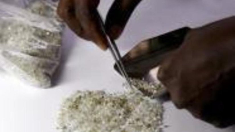 Алмазы низких ценовых категорий дешевеют из-за поступления в Сурат сырья из Зимбабве