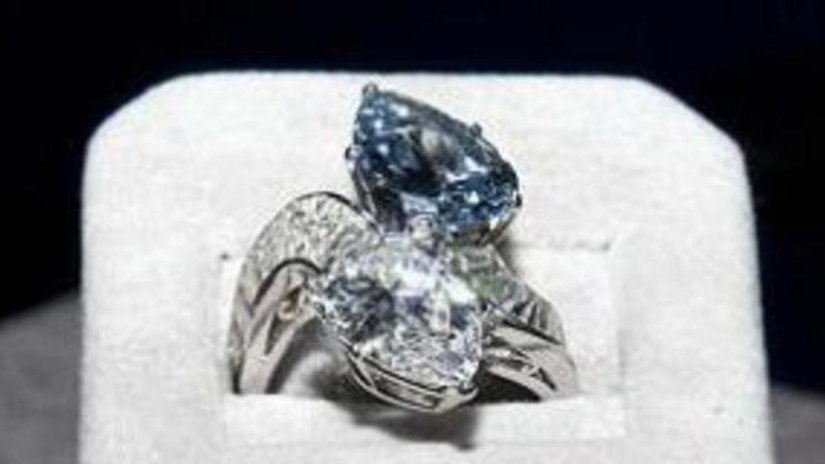 Кольцо Bulgari с редким голубым бриллиантом продано за рекордную цену