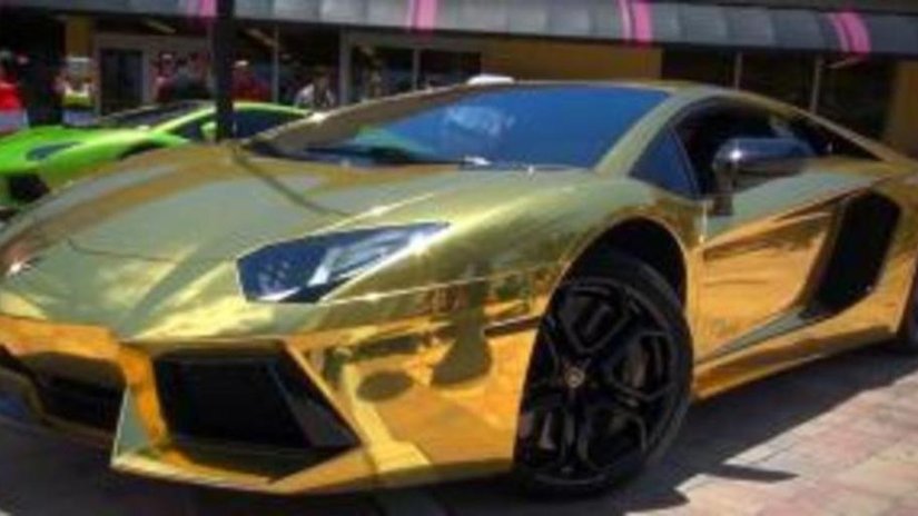 Золотой Lamborghini Aventador из Майами