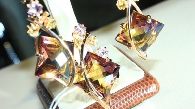 Ювелирные тренды «весна/лето» представят в Екатеринбурге участники хорошо известной  и получившей признание ценителей драгоценностей и  украшений выставки-ярмарки «УралЮвелир-Весна».