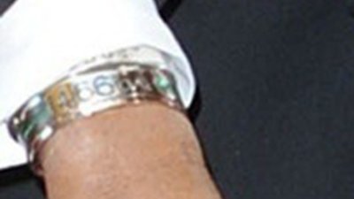 Браслет Моргана Фримена продан за 1 миллион южноафриканских рандо