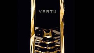 Vertu немного помяли и добавили драгоценных камней