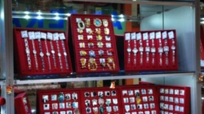 Богатые российские туристы тоннами скупают золото и бриллианты