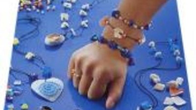 Молодые ювелиры помогают в борьбе с раком груди