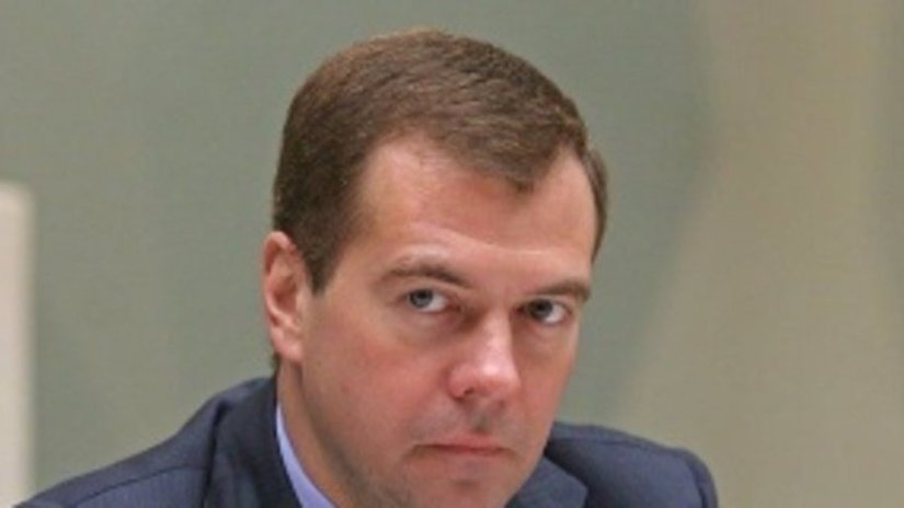 Медведев поручил рассмотреть старательскую добычу драгкамней