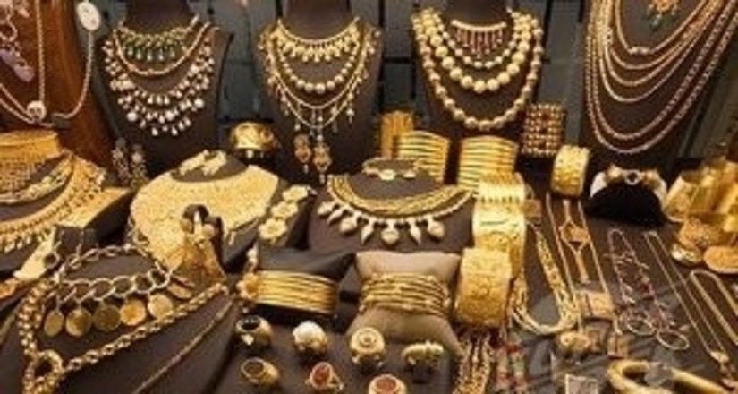 Жители Индии и Китая скупают золото по низким ценам