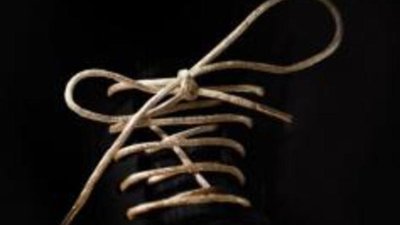 Уже появились золотые шнурки