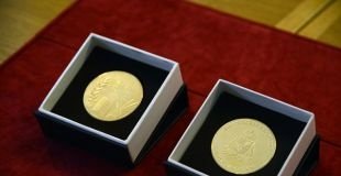Смоленских выпускников-отличников наградят медалями с бриллиантами