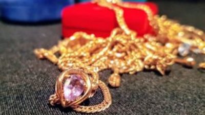Алмазы или бижутерия: как выбрать украшение в подарок?