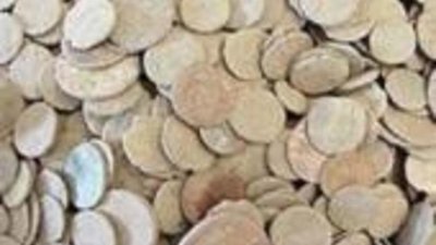 Строители распродают старинные монеты