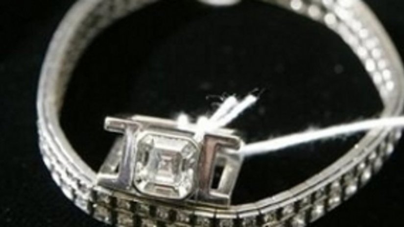 Максимальная плата за опробование и клеймение серебряных изделий увеличена до 300 рублей