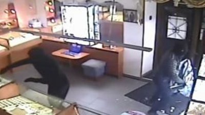 В Петрозаводске мужчины в масках ограбили ювелирный салон