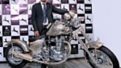 Первый в мире серебряный мотоцикл появился в Индии
