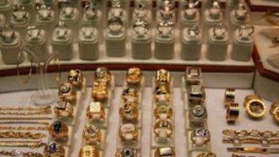 В Курске продавец присваивала ювелирные украшения