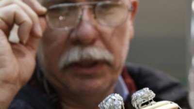 2000 украшений изъяли у россиян на границе