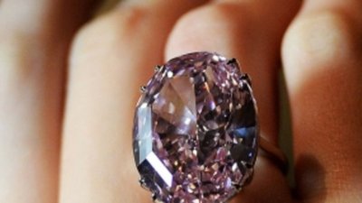 Самый дорогой в мире бриллиант сменил имя вместе с владельцем