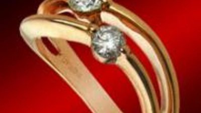 Женщина пыталась пронести через таможню украшения