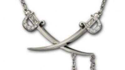 Disney и Swarovski создали коллекцию украшений по мотивам кино "Пираты Карибского моря: На странных берегах"