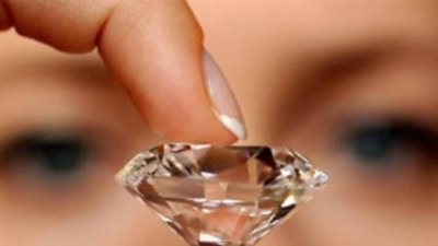 Цены на сертифицированные бриллианты в октябре упали на 1,7%