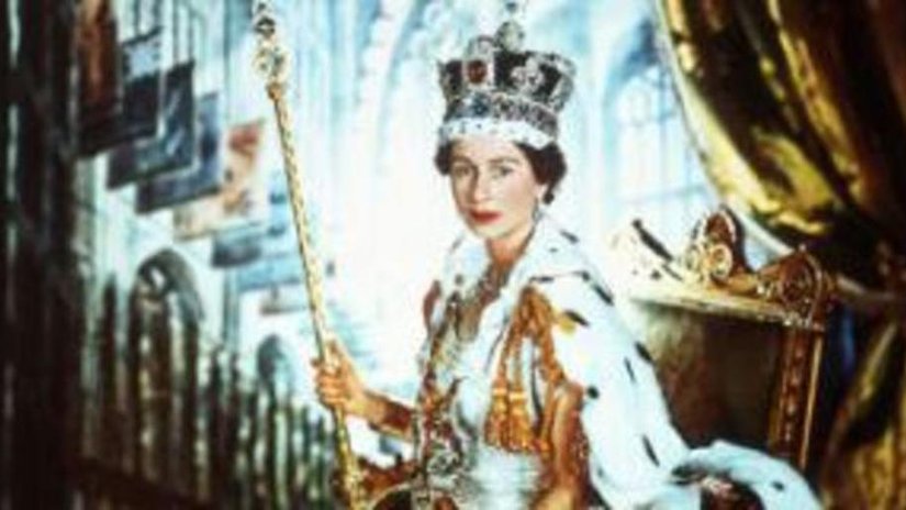 Копия коронационного набора монархов Великобритании уйдет с молотка