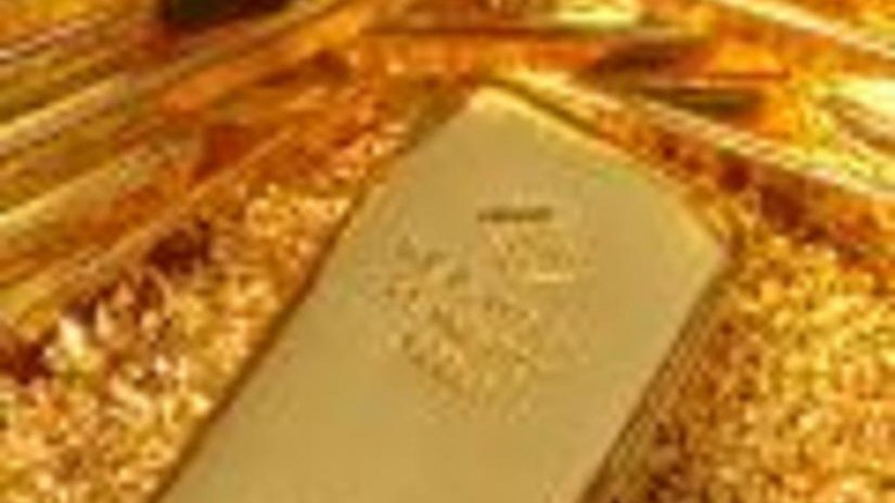 Инвесторы переводят средства в золото
