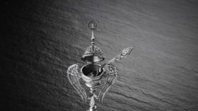 Художник-ювелир Владимир Михайлов создал к Пасхе серебряную пашотницу