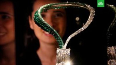 Крупнейший бриллиант, когда-либо выставленный на торги, продан за рекордную сумму 33,7 миллиона долларов.