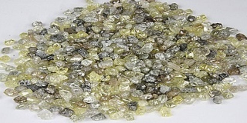 «АЛРОСА» продолжает сокращать поставки алмазов на российский рынок