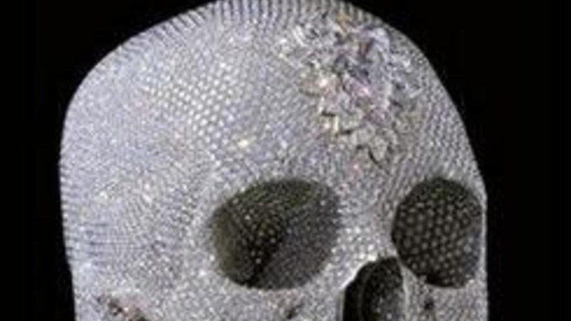 Весной 2012 года в Лондоне покажут череп, украшенный 8601 бриллиантом